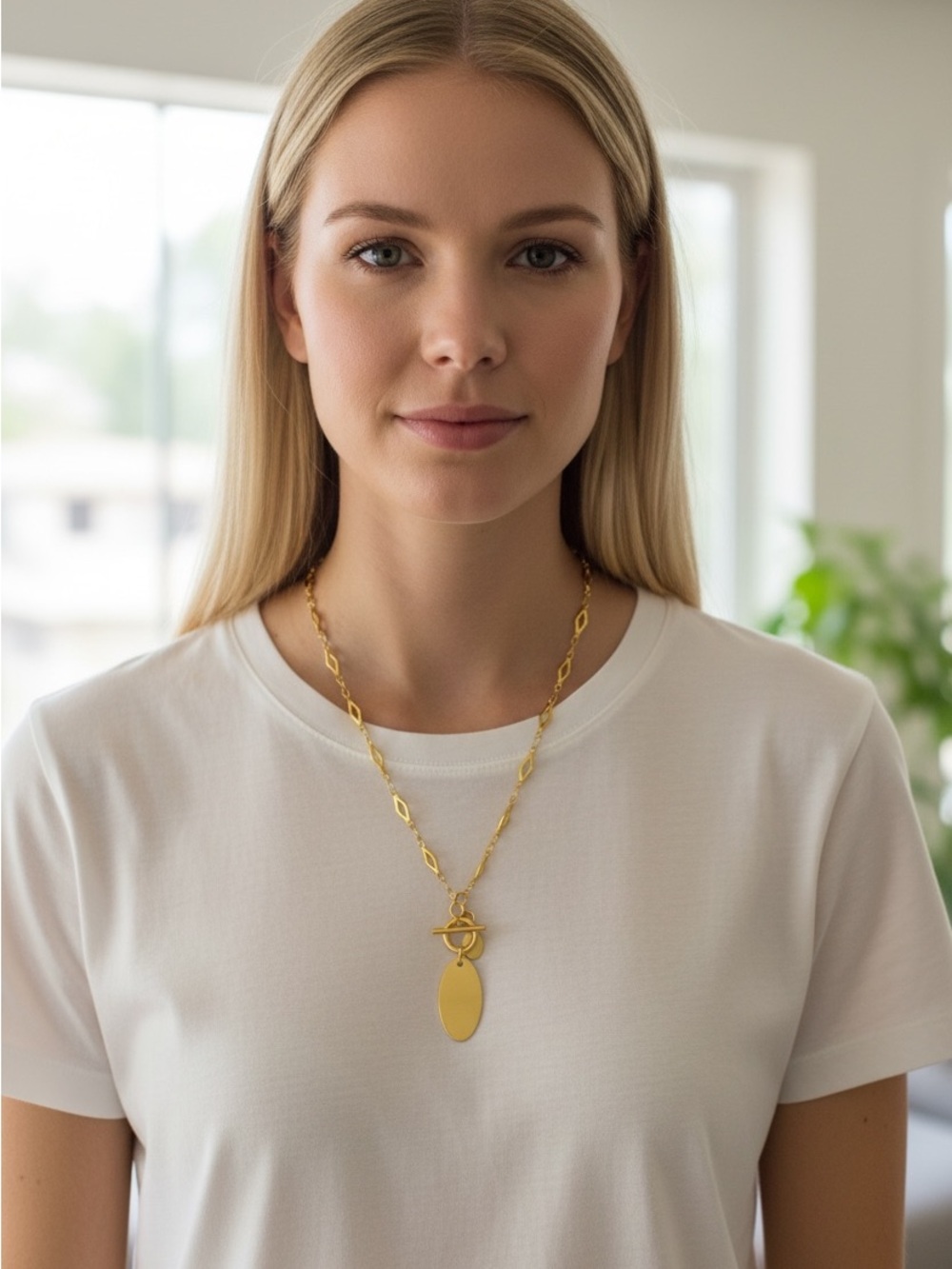 🆕 Plunder gold tone, oval necklace with toggle chain. Engravable.